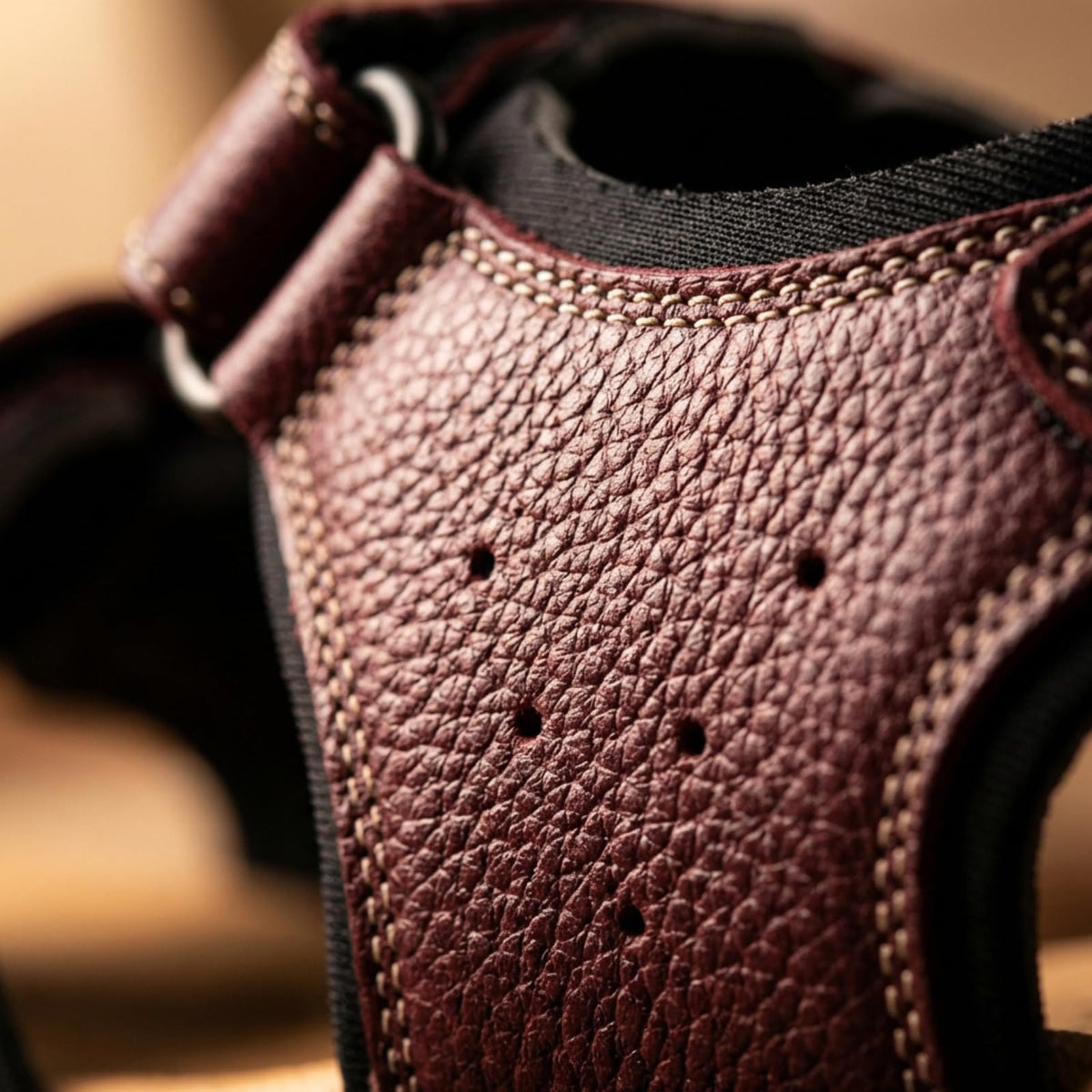NOESLOMISMO BY DILEMA Sandalias Cangrejeras de Cuero para Hombre | Doble Cierre de Velcro Ajustable | Suela Antideslizante y Ergonómica para Caminatas Urbanas y Verano | Fabricadas en España - Burdeos