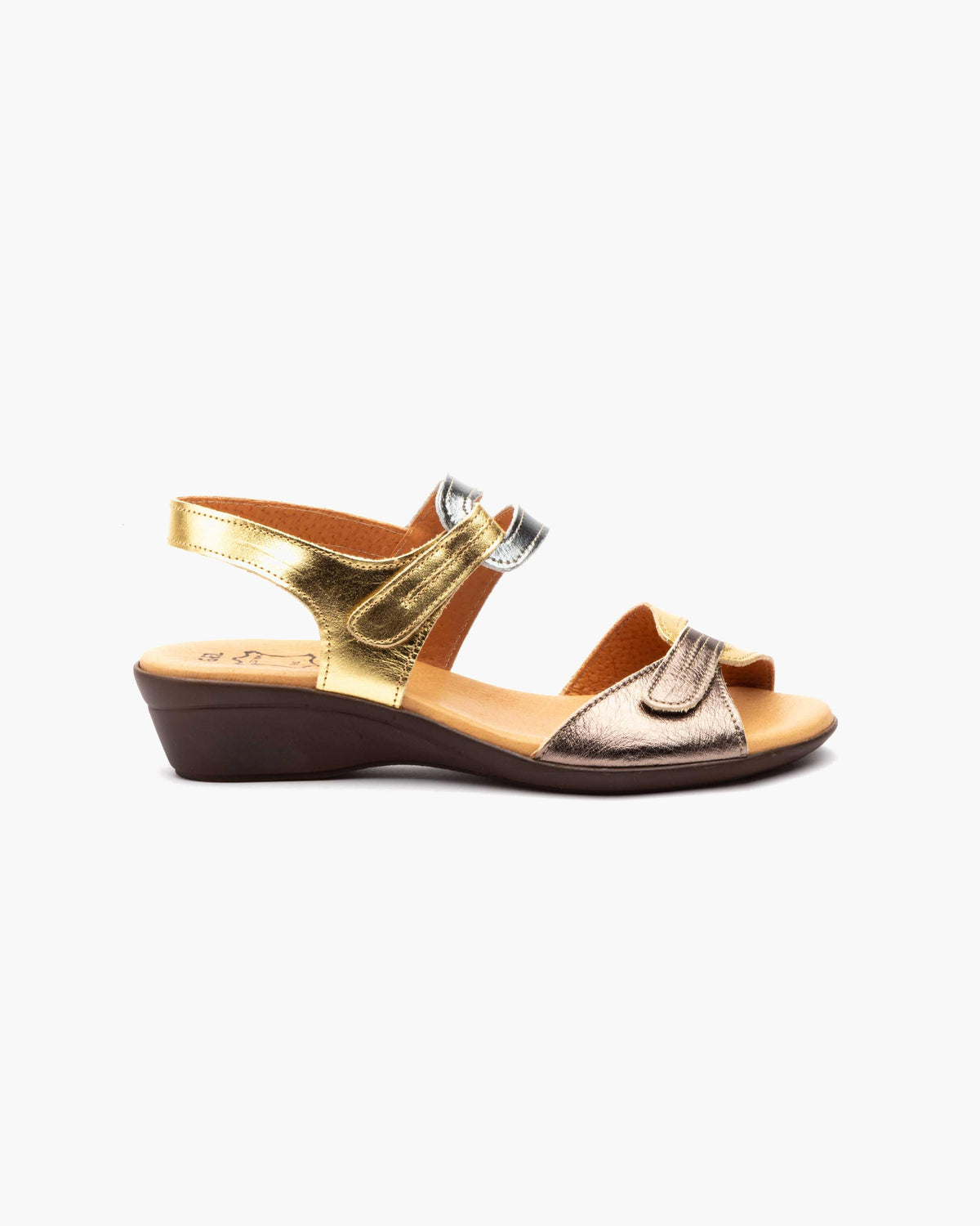 NOESLOMISMO BY DILEMA Sandalias de Cuña Baja para Mujer con Doble Velcro | Piel Hecha en España | Calzado Ergonómico Antideslizante para Verano y Pies Delicados - Metallic