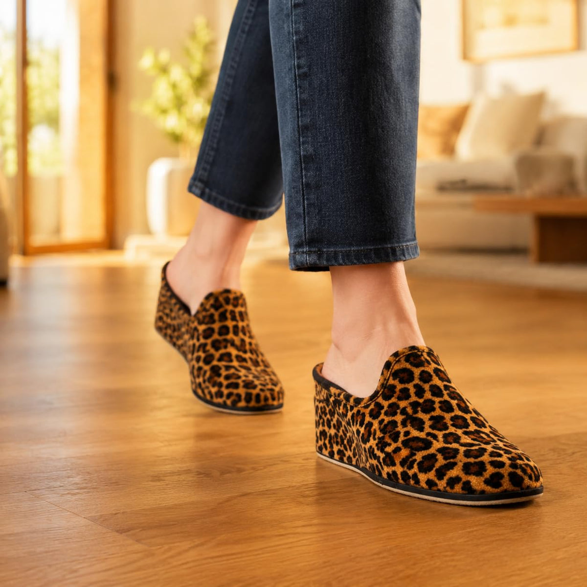 Zapatillas de casa mujer con cuña, puntera cerrada, estampado leopardo - Leopardo