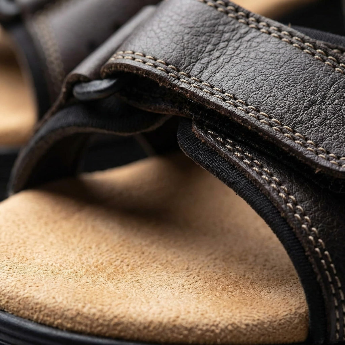 NOESLOMISMO BY DILEMA Sandalias Cangrejeras de Cuero para Hombre | Doble Cierre de Velcro Ajustable | Suela Antideslizante y Ergonómica para Caminatas Urbanas y Verano | Fabricadas en España - Marron