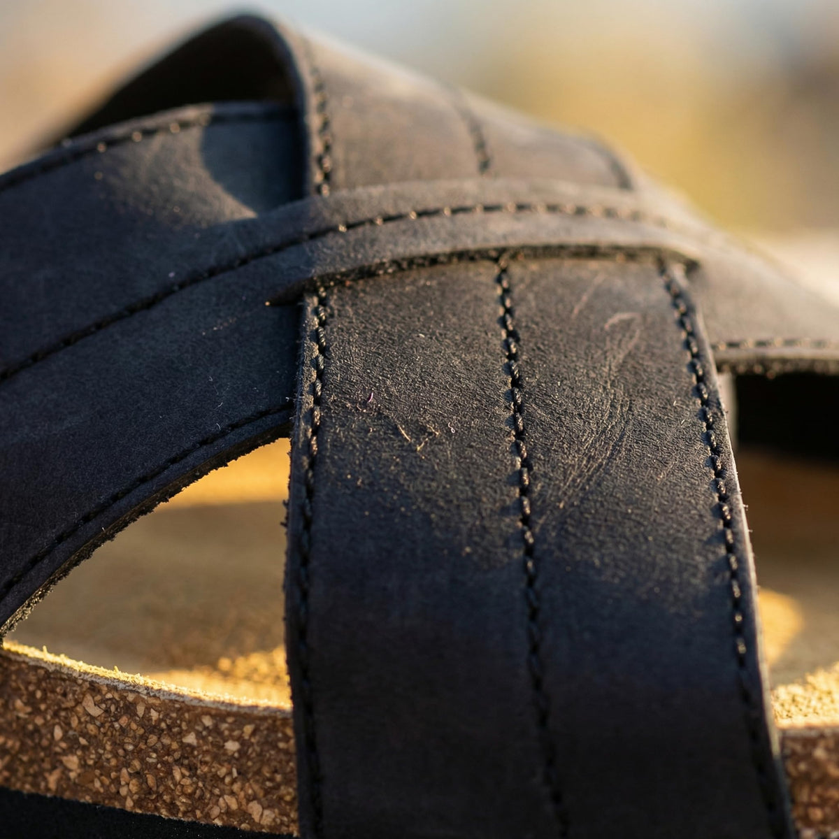 NOESLOMISMO BY DILEMA Sandalias de Hombre con Tiras Cruzadas y Plantilla Ergonómica | Suela Antideslizante y Flexible | Calzado Casual de Verano Fabricado en España para Playa y Ciudad - Negro