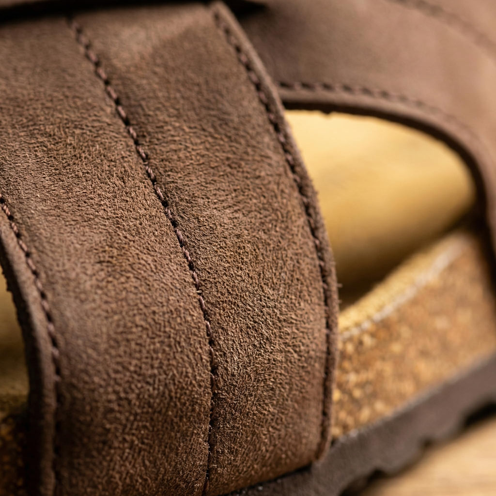NOESLOMISMO BY DILEMA Sandalias de Hombre con Tiras Cruzadas y Plantilla Ergonómica | Suela Antideslizante y Flexible | Calzado Casual de Verano Fabricado en España para Playa y Ciudad - Marron