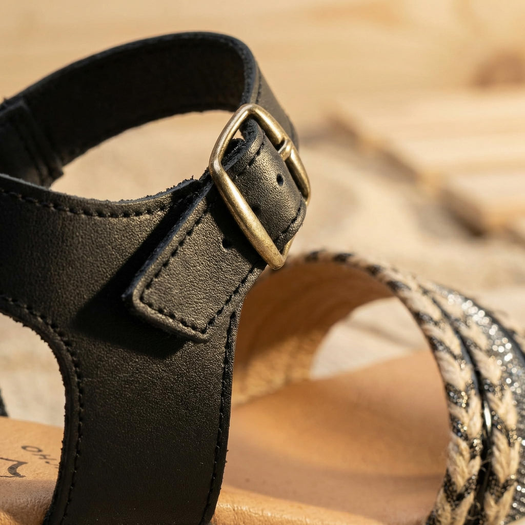 NOESLOMISMO BY DILEMA Sandalias de Cuña Baja para Mujer, Plantilla de Piel Hechas en España, Diseño Ergonómico con Cierre de Hebilla y Suela Antideslizante para Uso Casual en Verano - Negro