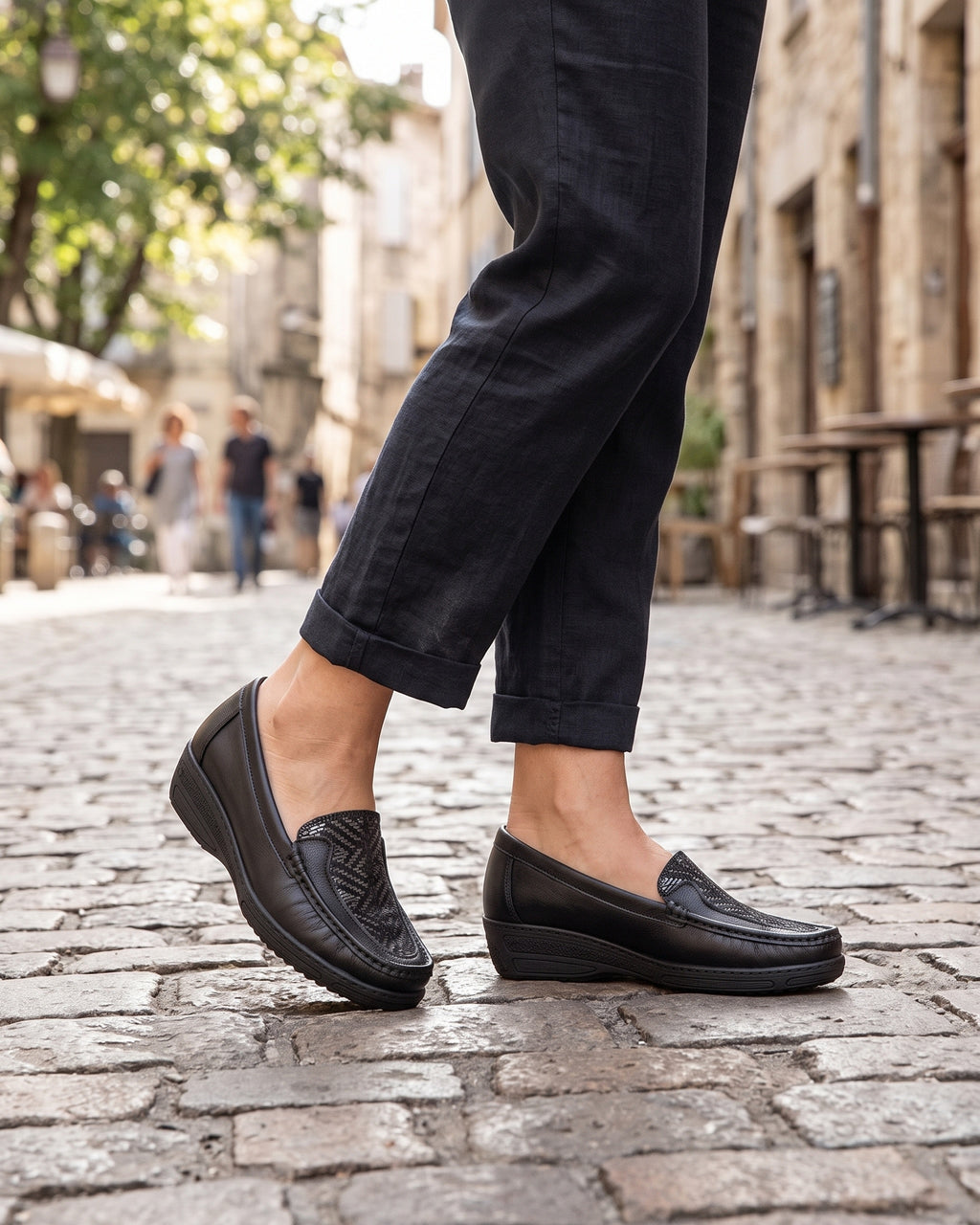 Lifestyle sin rostros — Mocasines de Mujer de Piel Trenzada con Cuña – Negro