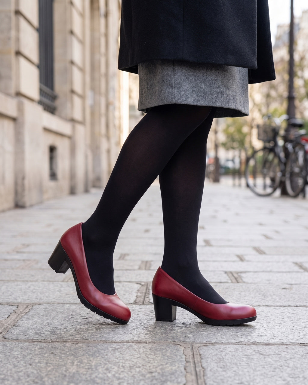 Lifestyle sin rostros — Zapatos de Salón para Mujer de Piel con Plataforma – Burdeos