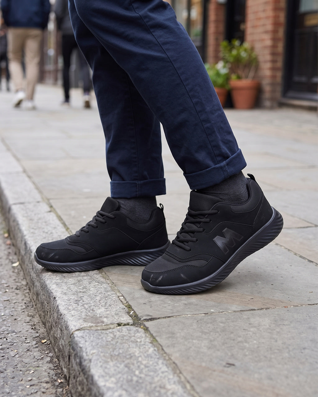 Lifestyle sin rostros — Zapatillas Deportivas de Hombre con Cordones y Malla – Negro