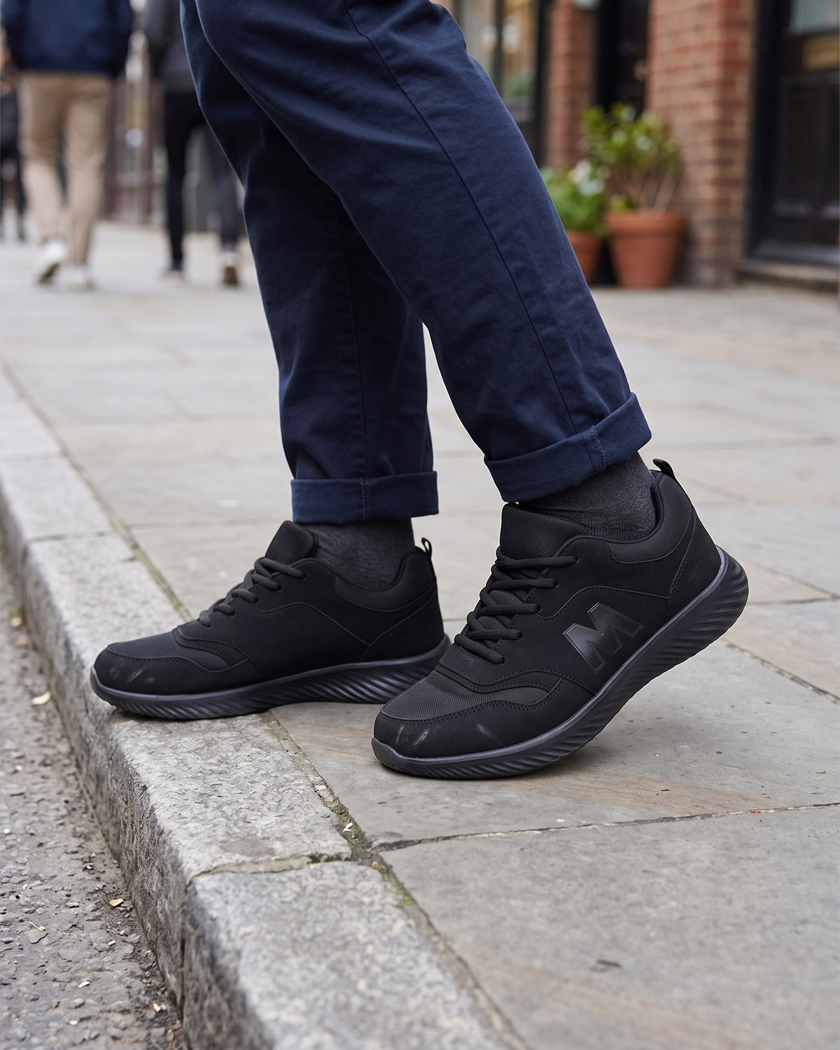 Lifestyle sin rostros — Zapatillas Deportivas de Hombre con Cordones y Malla – Negro