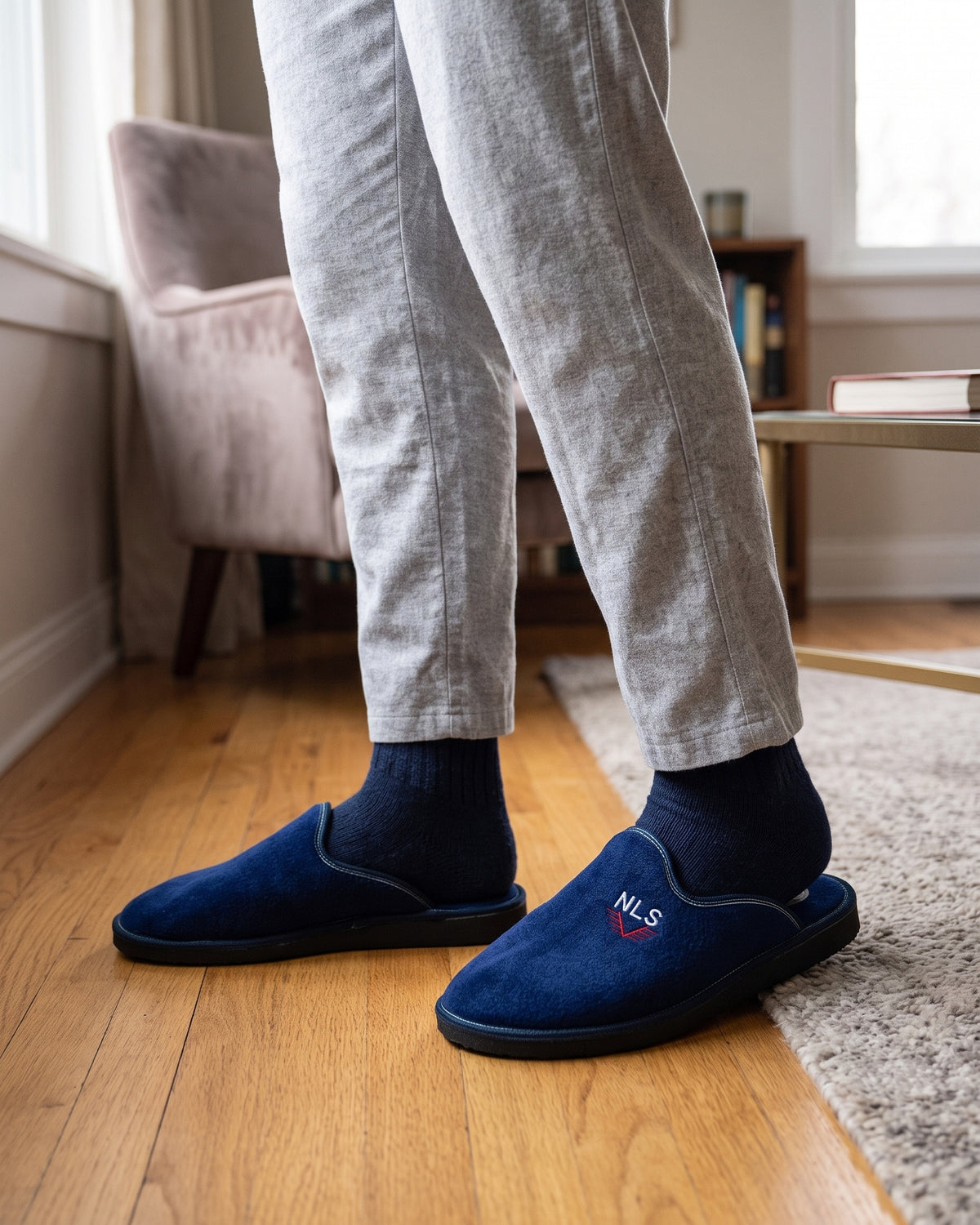 Lifestyle sin rostros — Zapatillas de Casa para Hombre de Textil con Bordado – Azul marino