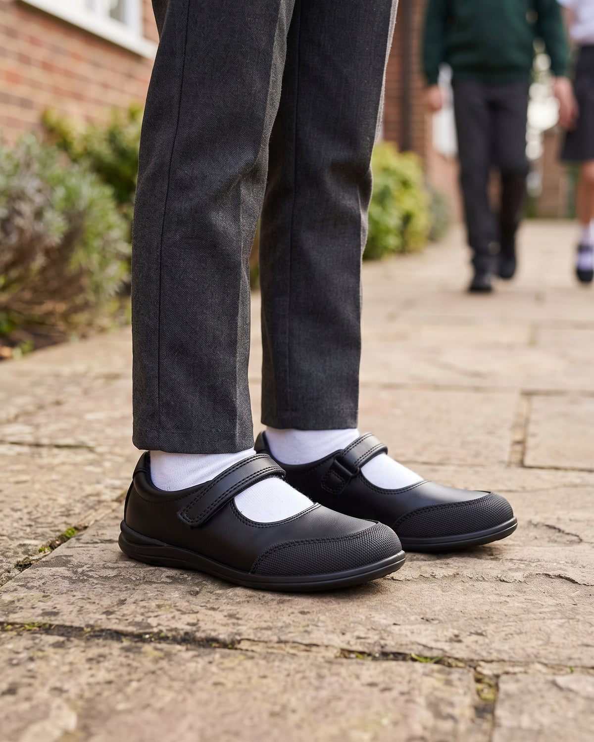 Lifestyle sin rostros — Merceditas Colegiales de Niña de Piel – Negro
